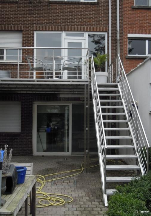 Escalier exterieur avec Terrasse