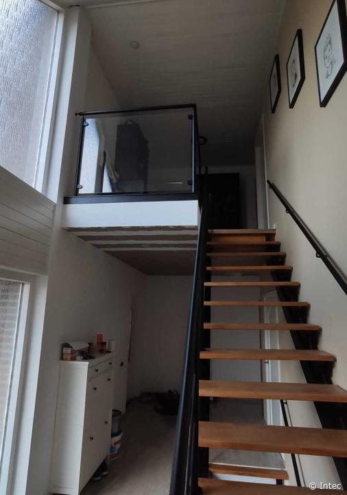 In the picture - Lacquered metal