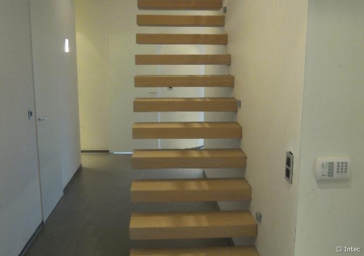 Floating wood staircase